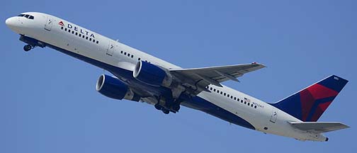 Delta Boeing 757-212 N752AT, August 20, 2013